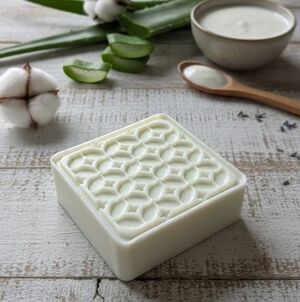 Hand crafted Aloe Moisturizing Goat's Milk Soap NWT